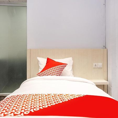 Super Oyo 3150 Theodore Homestay Medan Exteriör bild