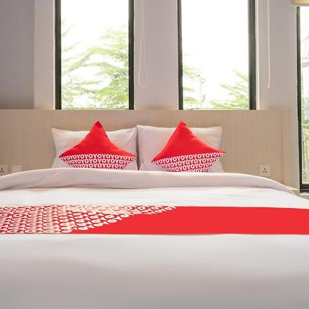 Super Oyo 3150 Theodore Homestay Medan Exteriör bild