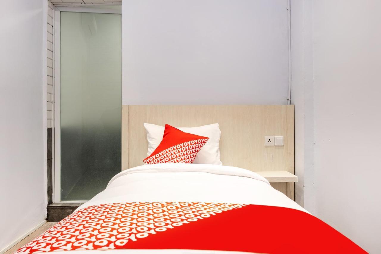Super Oyo 3150 Theodore Homestay Medan Exteriör bild