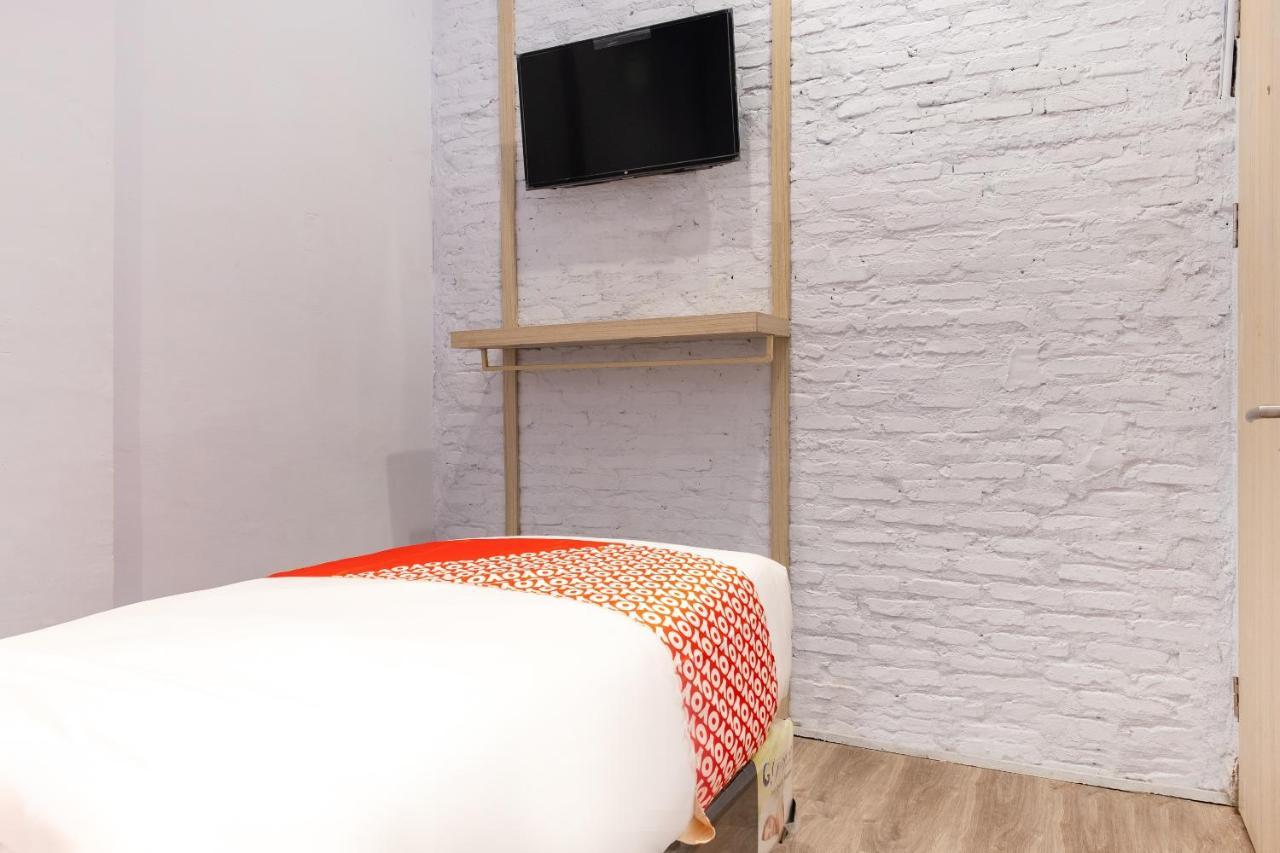 Super Oyo 3150 Theodore Homestay Medan Exteriör bild