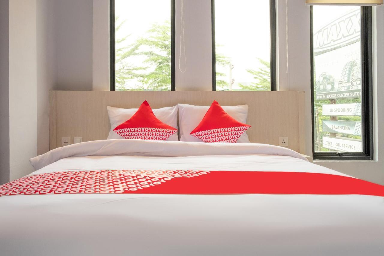 Super Oyo 3150 Theodore Homestay Medan Exteriör bild