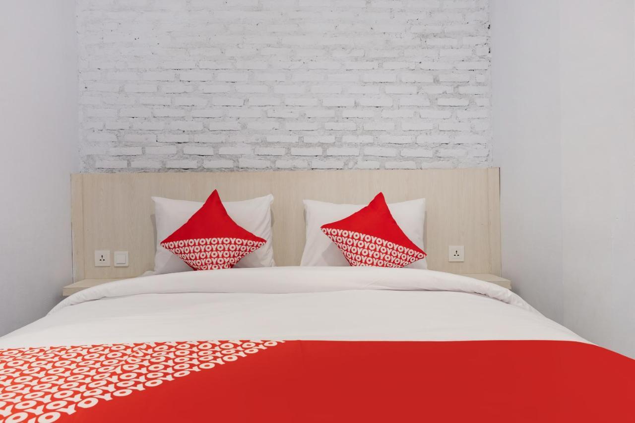 Super Oyo 3150 Theodore Homestay Medan Exteriör bild