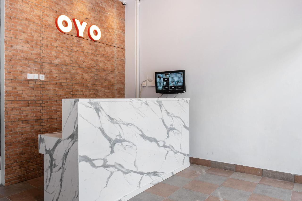 Super Oyo 3150 Theodore Homestay Medan Exteriör bild