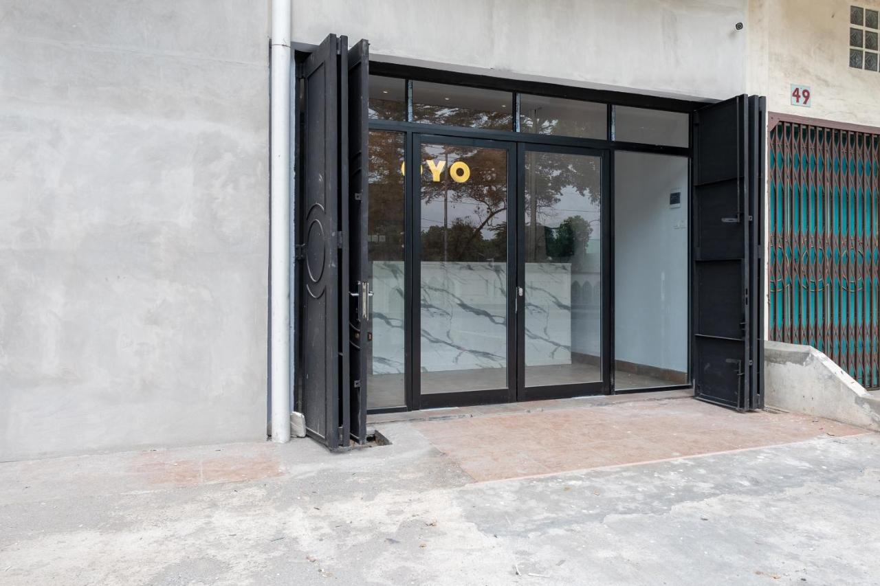 Super Oyo 3150 Theodore Homestay Medan Exteriör bild