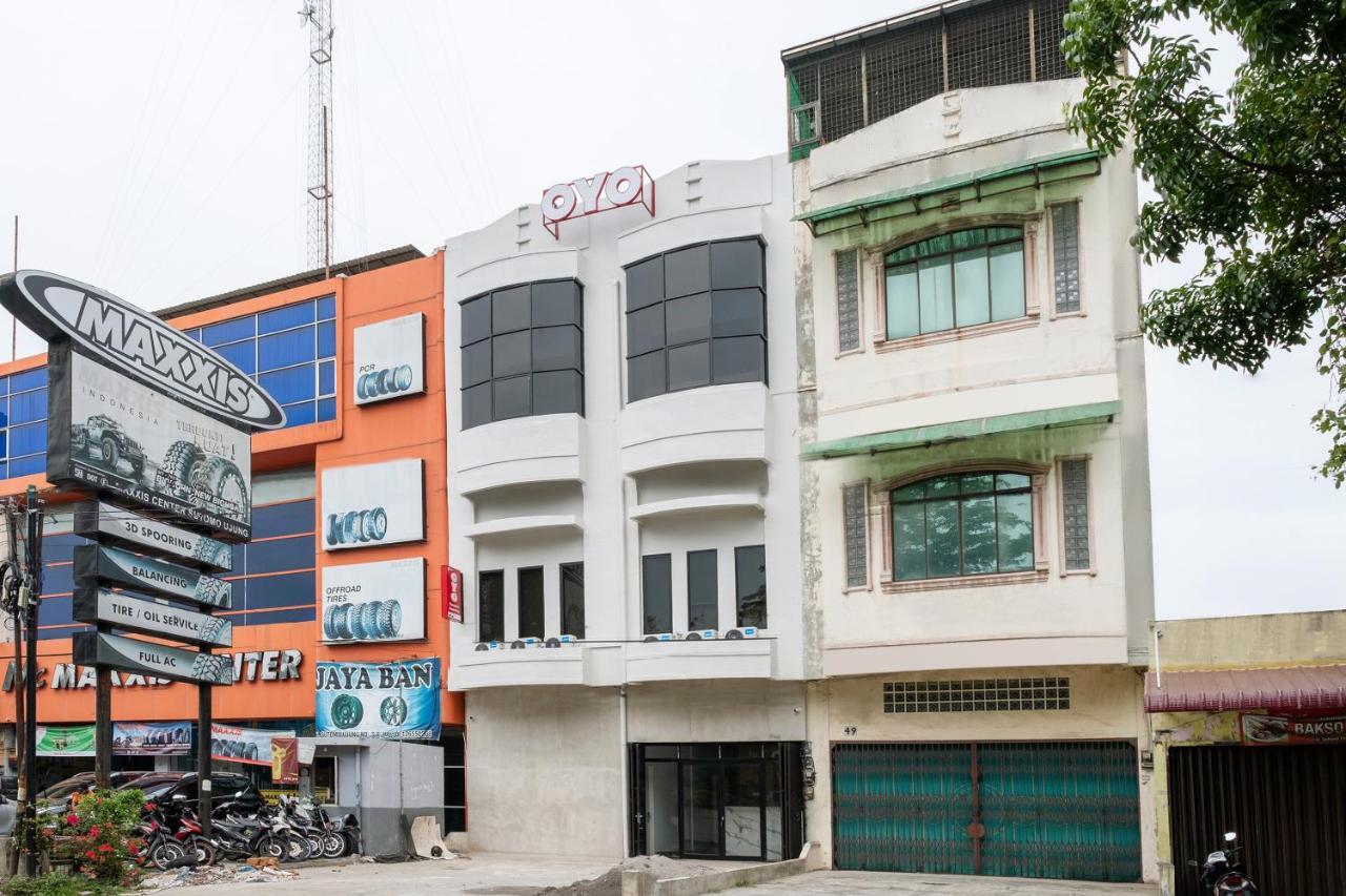 Super Oyo 3150 Theodore Homestay Medan Exteriör bild