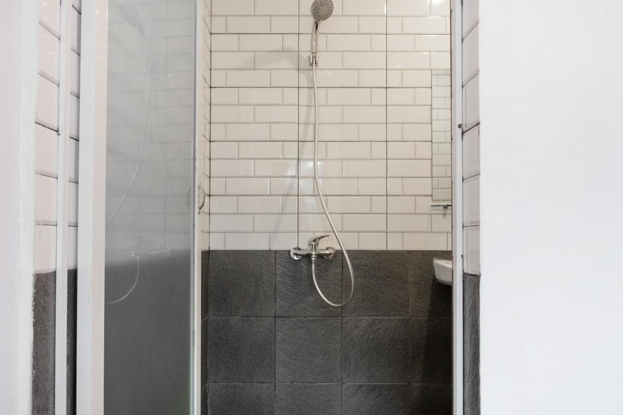 Super Oyo 3150 Theodore Homestay Medan Exteriör bild
