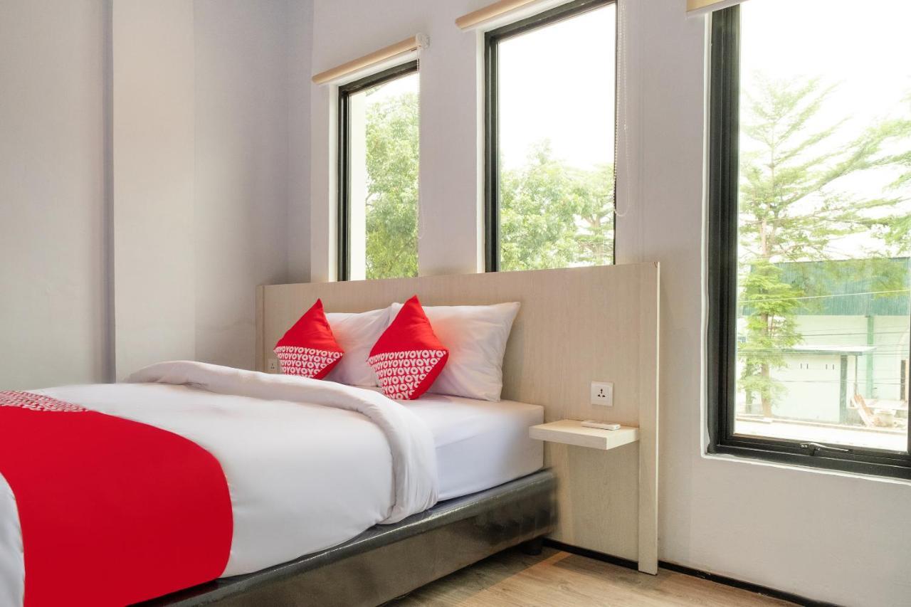 Super Oyo 3150 Theodore Homestay Medan Exteriör bild