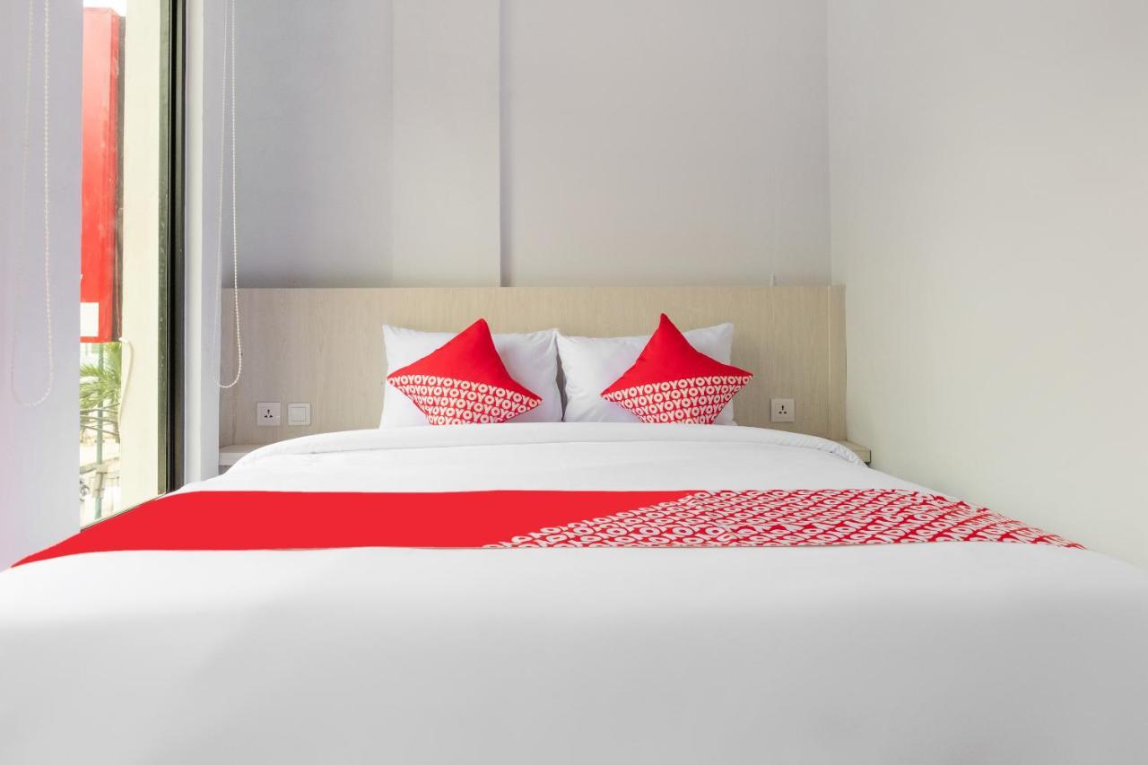 Super Oyo 3150 Theodore Homestay Medan Exteriör bild